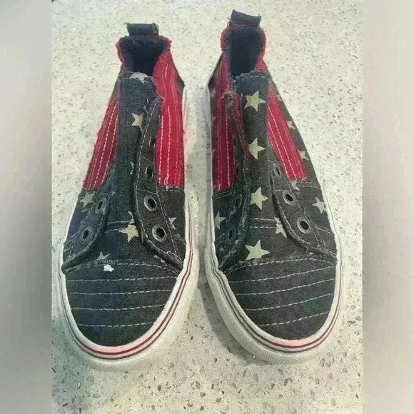 NWOT Stars and Stripes Blowfish Slip On Sneakers. Size 7 - Picture 1 of 7